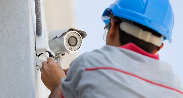 Installation d'une caméra de surveillance